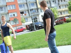 Quick massage session leads to bareback anal