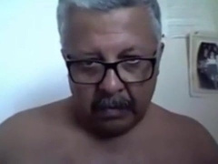 Hot homemade video of a young and fat guy giving a hot handjob to a young and fat babe