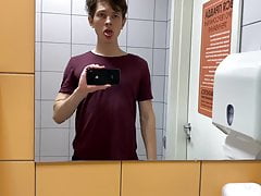 Hot Boy Jerkin off in Toilet at Gym (RISKY) almost Caught !