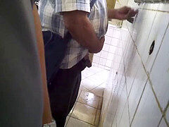 Banheirão / Sacanagem Pegação no Banheiro Público #8