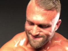 Well-lubed Up Guy Ripples & Wanks Off