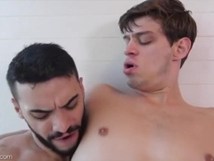 Michael Es Cogido En El Bano Por Un Macho Semental With Michael Del Ray And Sexo Duro