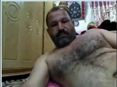 Punheta do maduro arabe 4