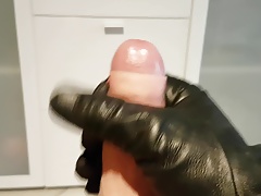 Cumshot in Gloves