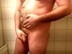 Uhri enjoys a relaxing shower and grooming session