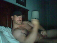 MUSGLE PUMPING AND MASTURBATING DAD