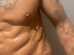 Muscle Studs' Steamy Gym Encounter Leads to Raw Anal Creampies and Cumplay