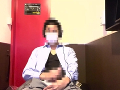 シャツを着たままオナニー