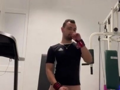 Disfrutando Después De un Buen Entrenamiento En Gym
