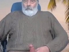 Daddy cums on Cam during steamy session