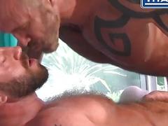Gay Tom Wolfe and Logan Scott give blowjobs poolside