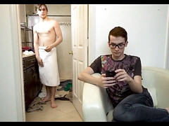 Stud quickly analyzes geek stepbrother in bathroom