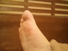 I have fun with my soles and a fuck stick, fap off and jizm on my soles.