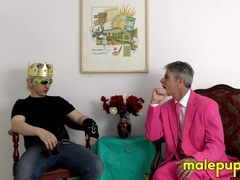 Richard Lennox gave a ball wedgie experience on the influencer Elis Ataxx