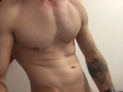 Cam show with grizzlies