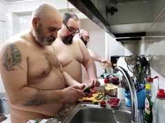 Chunky bears and small gay boys in a fun DILF threesome