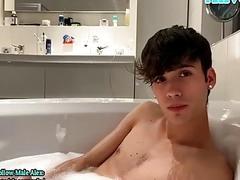 pretty boy from Italia masturbates in the bathtub