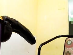 My rich ass is devouring a huge black cook, I do it standing up and I enjoy it passionately!!!