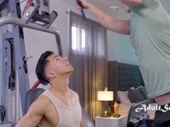 Workout Makes Lad Stiff & His Trainer Knew How To Pull out That Strain