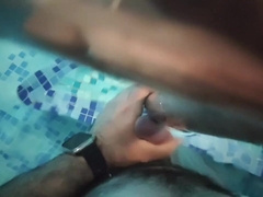acelas baiat sa frecat pula de o bara dinox gimp apa a treia ora gimp apa la piscina