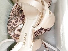mechanic found two pair of heels in customer suv