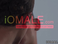 Gerard Corti sucks Will Nouvak and takes his hard thrusts on the sofa