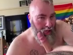 grizzly rubbin' his rod in parent's facial hair