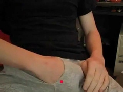 Amateur Twink Masturbates on Webcam