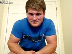 Amateur dude with a chubby body jerking off furiously in HD