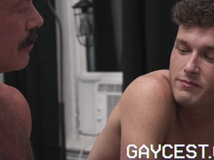 Hunter Graham capitulates his culo to desire dom Reece Scott