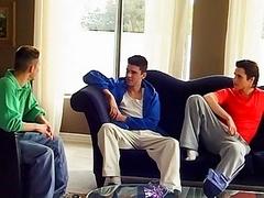 Young men go for blowjobs before fucking in a threesome