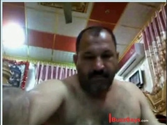 Punheta do maduro arabe 6