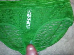 Quick cum in my cousins sexy green panties