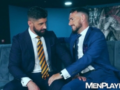 Hung Derek Allen buries his massive cock deep into broker Justin Jett