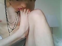 Twink jerks off solo in homemade video