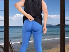 Guy with a firm booty trains in tight pants at the gym