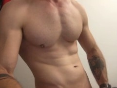 Cam show with grizzlies