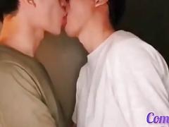 Men kissing be so damn hot