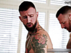Gay bareback, buttfuck, tatuś