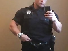 Pro bodybuilder show his muscle abs