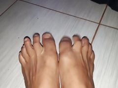 My feet and hands ready to massage you