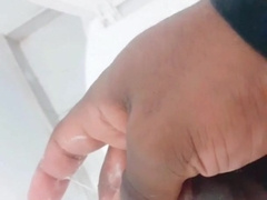 ma sting était chaud quand j'étais seul dans mon toilette privé