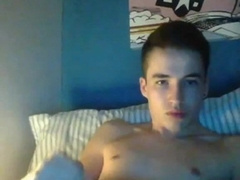 Cute guy jerks off on cam 6
