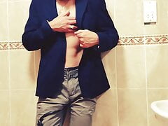 Dude pees his pants