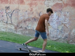 Boyfun - Skater Fellow Twunks Sans a condom Three-way