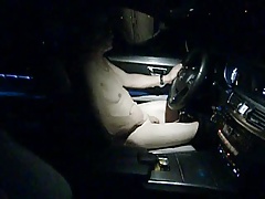 Nackt im Auto