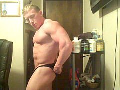 Str8 bodybuilder meaty flexing