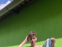 Lean twunk flashing his bod outdoor and ejaculates at the sun