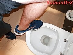 Master Ramon mercilessly pisses on the toilet, delicious