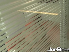 Muscly Japanese receives sensual handjob during oil massage